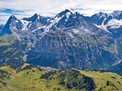 article-switzerland-berner-oberland-peaks-valley-panorama
